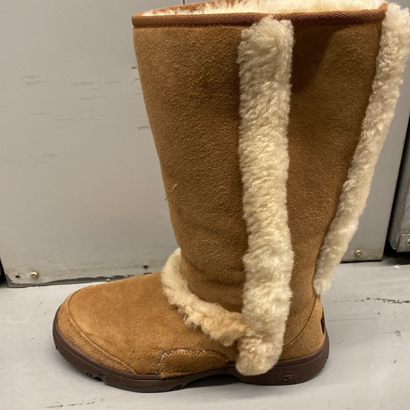 SUNBURST UGGS, Size 8, Great condition outside the repaired rip that was fixed. - Picture 9 of 15